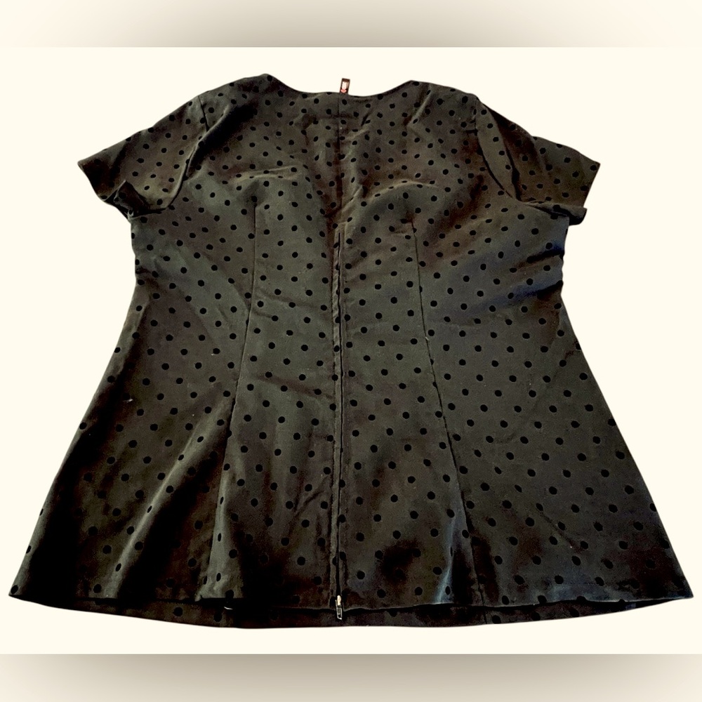 Torrid Black Polka Dot Short Sleeve Blouse - Picture 2 of 8